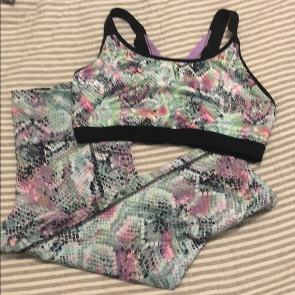 Workout Capri leggings and sports bra - Picture 1 of 3